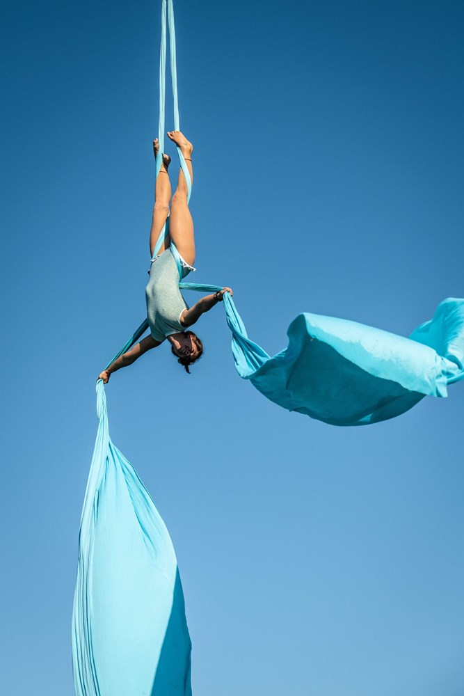 Ples na svili iznad vode - performans u pulskom Wake parku (Marijana BANKO/CROPIX)